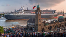 Queen Mary 2 Dockung von photobiahamburg