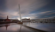 Swansea marina and millennium bridge von Leighton Collins