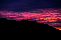 Red sky at Kinnaird Head by Les Mitchell