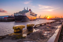 Königlicher Sonnenuntergang - Queen Mary 2 von photobiahamburg