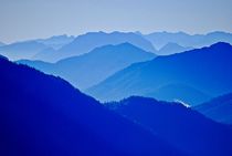 blaue Berge... von loewenherz-artwork