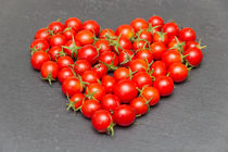 Herz aus roten Tomaten von ollipic
