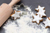 Kekse backen zur Weihnachtszeit by ollipic
