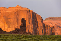Gesteinsfinger zwischen Camel Butte und Cly Butte, Monument Valley, Navajo Nation Reservation, Arizona, USA by geoland