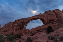 Skyline Arch am Abend, Arches National Park, Utah, USA by geoland