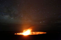 Kilauea Vulkaneruption mit Sternenhimmel von geoland