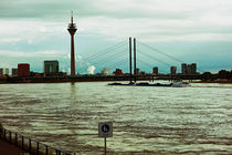 Stadt am Fluss - Düsseldorf von Hartmut Binder