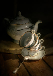 Still life with teapot and teacups von Jarek Blaminsky