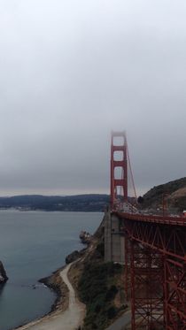 Cloudy Golden Gate Bridge by etienne