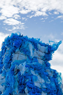 Wertstoff im Recycling-Hof, Plastikfolien, blau von Hartmut Binder
