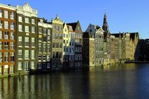 Grachtenhäuser in Amsterdam im Sonnenlicht by Patrick Lohmüller