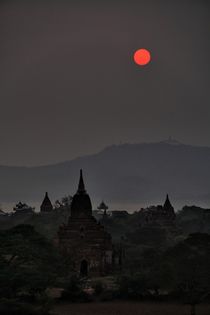 Sonnenuntergang über Bagan von Bruno Schmidiger
