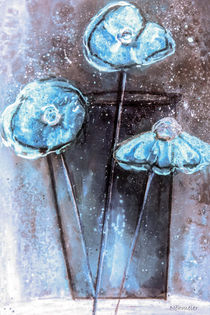 Blauer Mohn in Vase - abstrakt von Chris Berger