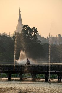 Shwedagon Pagode von Bruno Schmidiger