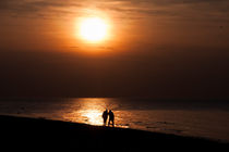 Walking through the sunset on the beach  von Jessy Libik