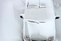 Auto im Schnee by kiwar