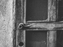 old vintage wooden door in black and white von timla