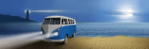 Blue ... Beach ... Bus am Strand by Monika Juengling