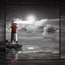 Leuchtturm und Segelschiff in der Nacht bei Mondschein by Monika Juengling