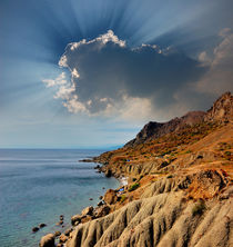 The sun's rays over the slopes of Meganom, Crimea von Yuri Hope