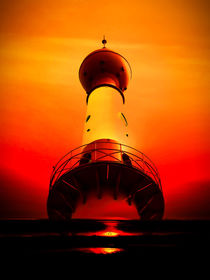 Leuchtturm - Romantik 2 by Walter Zettl