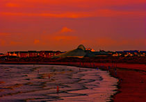 Gormley Statues on the beach at Sunset von John Wain