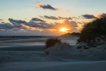 Sonnenuntergang mit Dünen auf der Insel Amrum by Rico Ködder