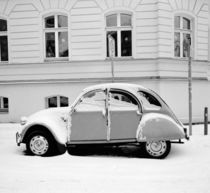 2CV in the snow by Ron Greer