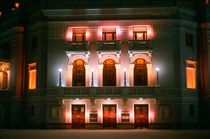 Opera house at night von Alexey Moskvin