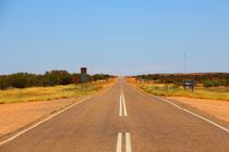 Die endlose Straße im Outback by ann-foto