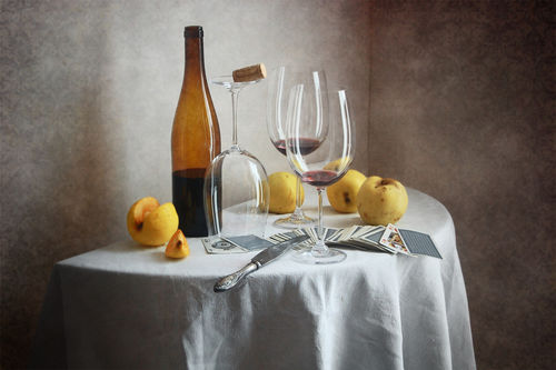 Yellow-apples-and-bottle-of-wine