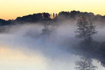 Licht und Nebel am Fluss by Bernhard Kaiser