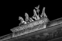 Berlin bei Nacht - Brandenburger Tor Quadriga von Colin Utz