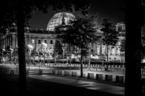 Berlin bei Nacht - Reichstag #1 von Colin Utz