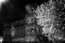 Trier bei Nacht - Porta Nigra by Colin Utz