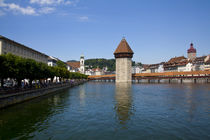 Kapellenbrücke mit EWasserturm in Luzern by Gerhard Köhler