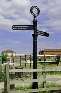 Ashby Canal Signpost, at Moira Lock by Rod Johnson