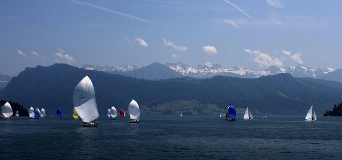 Lake-lucerne-sailing-boats