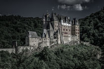Burg Eltz 35 - mystisch von Erhard Hess