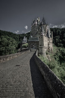 Burg Eltz 73 - dark von Erhard Hess