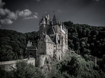 Burg Eltz (4) - dark von Erhard Hess