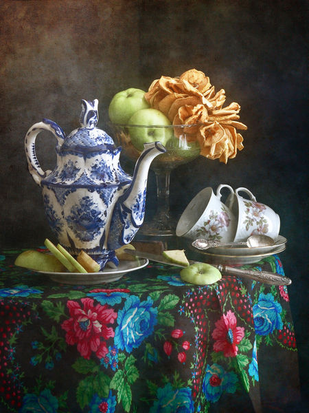 Teapot-and-apples