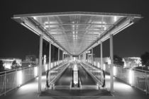 Stadtbrücke Wolfsburg, schwarz-weiß by Jens L. Heinrich