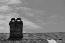 Schornstein auf einem Dach by stephiii