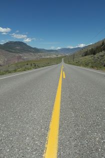 a lonely empty road in Canada von stephiii