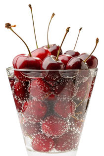 Cherries in a Glass von maxal-tamor