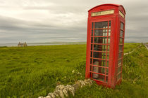 Die rote Telefonzelle auf Orkney von Andrea Potratz
