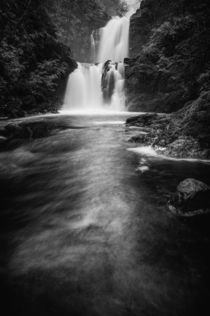 Waterfall at Rha on the Isle of Skye von Karl Thompson