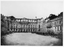 Cannons in the Courtyard of the Chateau de Saint-Cloud von Adolphe Giraudon