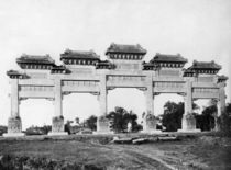 Marble gate of the north entrance of the Tombs of the Ming Dynasty von French Photographer